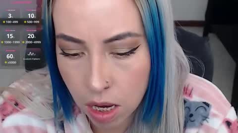 charlottezoe online show from 11, 3, 2025