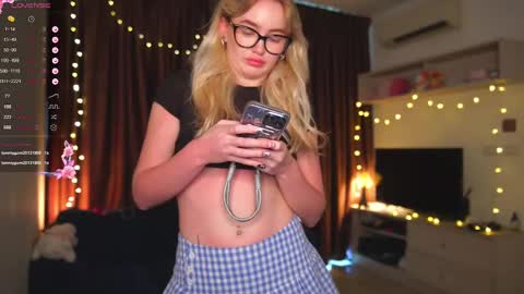 Snapshot of charming_daisy chatting on 7, 3, 2025 my fansly Charming daisy My Wishlist for new toys online show from 7, 3, 2025