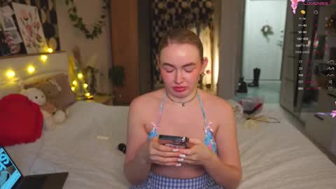 Snapshot of charming_daisy chatting on 29, 11, 2025 my fansly Charming daisy My Wishlist for new toys online show from 29, 11, 2025