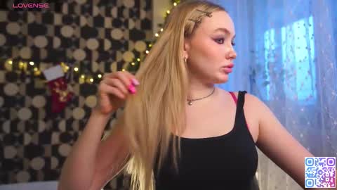 Snapshot of charming_daisy chatting on 16, 12, 2025 my fansly Charming daisy My Wishlist for new toys online show from 16, 12, 2025