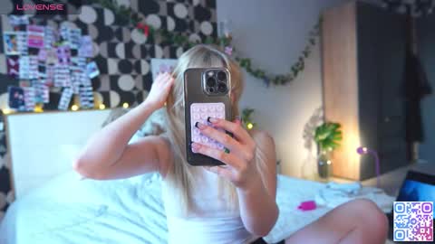 Snapshot of charming_daisy chatting on 12, 1, 2026 my fansly Charming daisy My Wishlist for new toys online show from 12, 1, 2026