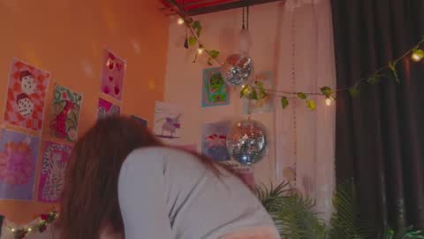 Snapshot of charming_lilly chatting on 24, 5, 2026 Lissa online show from 24, 5, 2026