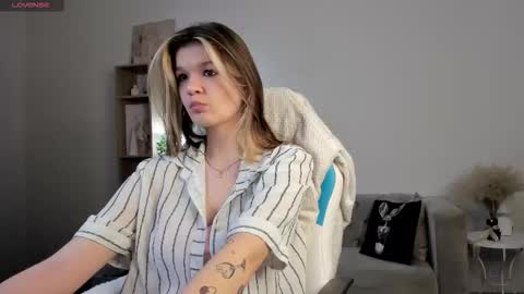 Snapshot of charmingvixen chatting on 17, 11, 2025 Kati online show from 17, 11, 2025