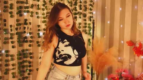 Snapshot of cherry_cheeky_juice chatting on 12, 11, 2025 Di online show from 12, 11, 2025