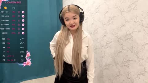 Snapshot of cherry_in_dreams chatting on 8, 11, 2025 Kate online show from 8, 11, 2025