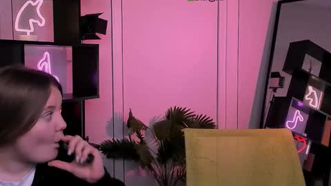 Snapshot of cherry_nya chatting on 7, 11, 2025 cherry nya online show from 7, 11, 2025