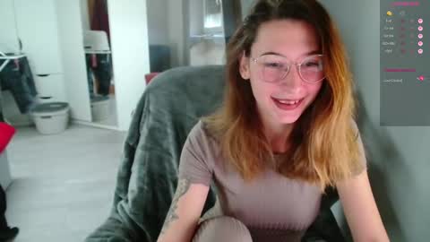 Snapshot of cherryangle chatting on 15, 3, 2026 Leonie online show from 15, 3, 2026