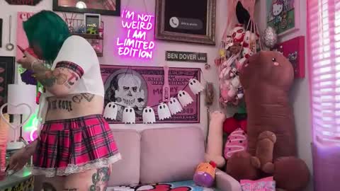 Snapshot of cherryb0mbb0mb chatting on 24, 10, 2025 CherryBombBomb online show from 24, 10, 2025