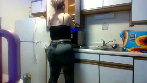 Snapshot of cherrybomb454 chatting on 23, 9, 2025 cherrybomb454 online show from 23, 9, 2025