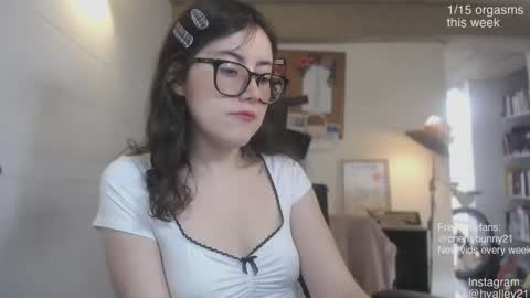 Sarah Prez online show from 5, 4, 2026