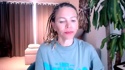 Snapshot of cherrycoloured chatting on 3, 2, 2026 Anna online show from 3, 2, 2026