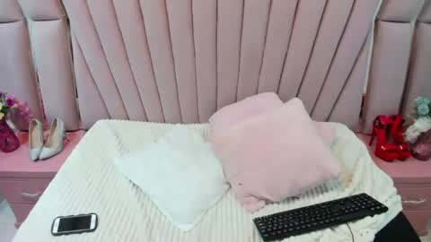 Snapshot of cherrysweetl_ chatting on 8, 7, 2026 cherrysweetl_ online show from 8, 7, 2026