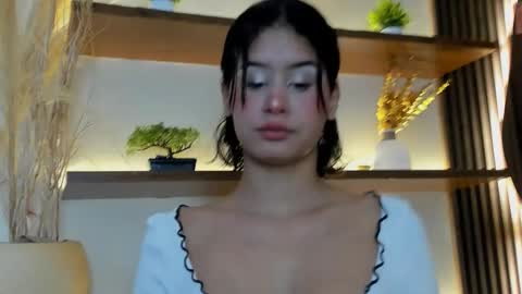 C H L O E  online show from 22, 12, 2025