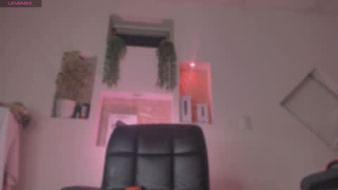 chloe_cooperr online show from 23, 9, 2025