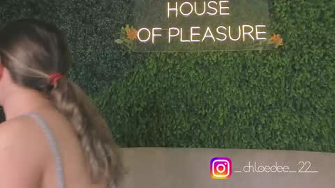 Chloe online show from 6, 10, 2025