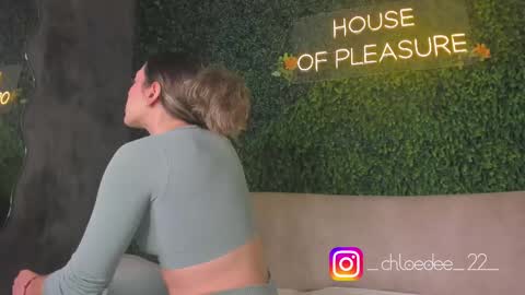 Chloe online show from 11, 10, 2025