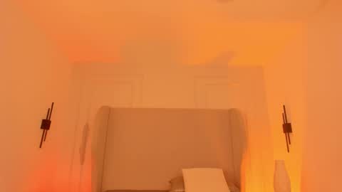 Chloe online show from 4, 12, 2025