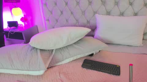 CLHOE  online show from 6, 1, 2026