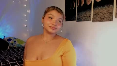 Snapshot of chloe_kisses chatting on 21, 4, 2026 chloe_kisses online show from 21, 4, 2026
