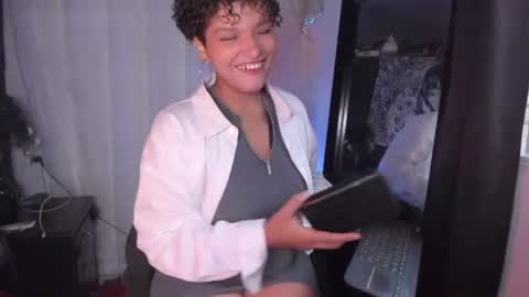 Snapshot of chloe_kisses2 chatting on 19, 6, 2026 chloe_kisses2 online show from 19, 6, 2026