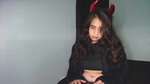 Snapshot of chloe_maia1 chatting on 25, 10, 2025 AMY online show from 25, 10, 2025