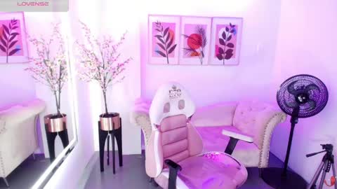 Snapshot of chloe_meoww chatting on 18, 5, 2026 Chloe online show from 18, 5, 2026