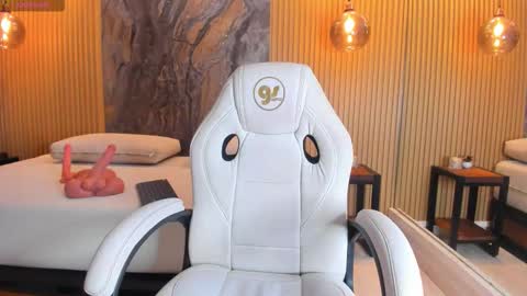  CHLOE  online show from 8, 11, 2025