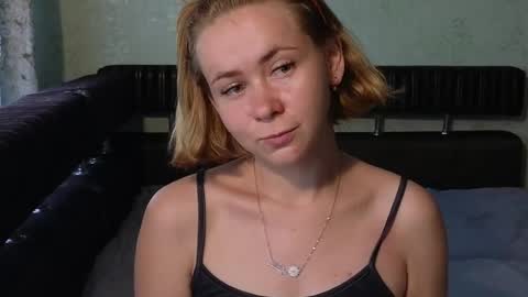 Snapshot of chloe_roo chatting on 30, 6, 2026 Mila online show from 30, 6, 2026