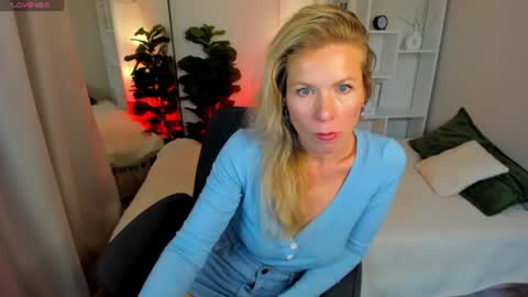 Snapshot of chloeblurr chatting on 18, 6, 2026 Julia online show from 18, 6, 2026