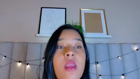 C H L O E  online show from 2, 3, 2026