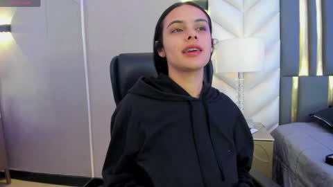  Chloe Harper  online show from 15, 4, 2026