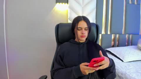  Chloe Harper  online show from 26, 5, 2026