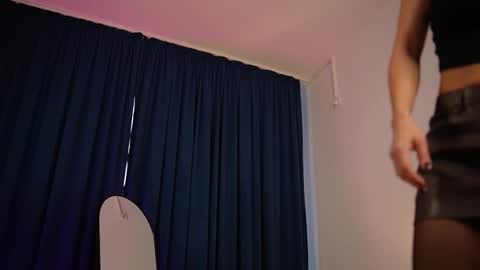 chloemin_ online show from 6, 11, 2025