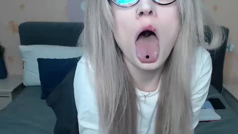 chloemurmeow online show from 23, 10, 2025