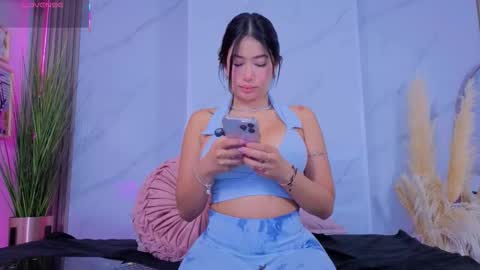 Chlooe online show from 12, 11, 2025