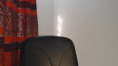 Snapshot of choco_petitqueen chatting on 20, 12, 2024 choco_petitqueen online show from 20, 12, 2024