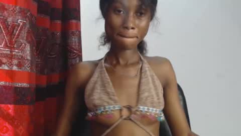 Snapshot of choco_petitqueen chatting on 29, 12, 2024 choco_petitqueen online show from 29, 12, 2024