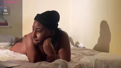 Snapshot of chocolatebunnycakez chatting on 17, 12, 2025 chocolatebunnycakez online show from 17, 12, 2025