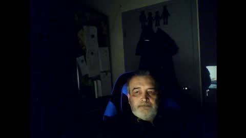 Snapshot of chris250268 chatting on 17, 5, 2026 Chris online show from 17, 5, 2026