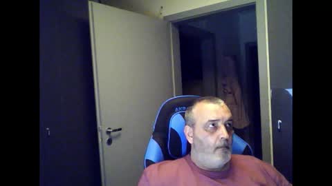 Snapshot of chris250268 chatting on 31, 5, 2026 Chris online show from 31, 5, 2026