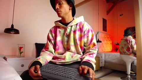 Chris Weell online show from 4, 1, 2025