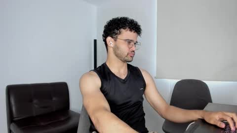 Im Chirs IM MODEL INDEPENDT online show from 24, 10, 2025