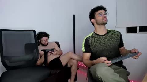 Im Chirs IM MODEL INDEPENDT online show from 26, 10, 2025