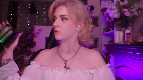 chriss_foxx online show from 18, 3, 2026