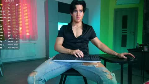 Snapshot of christianlevine_ chatting on 14, 5, 2026 UPVOTE ME ------ ILL DO SOMETHING FOR FREE online show from 14, 5, 2026