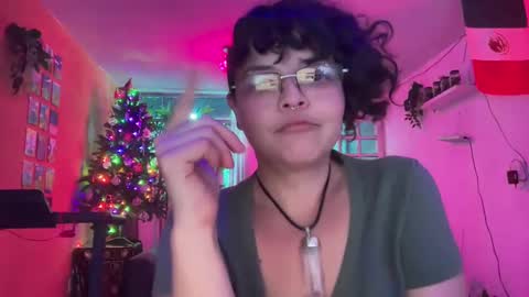 Snapshot of christianvalles chatting on 5, 1, 2025 christianvalles online show from 5, 1, 2025