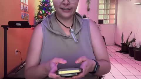 Snapshot of christianvalles chatting on 5, 1, 2025 christianvalles online show from 5, 1, 2025