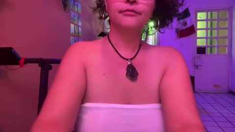 Snapshot of christianvalles chatting on 5, 2, 2025 christianvalles online show from 5, 2, 2025
