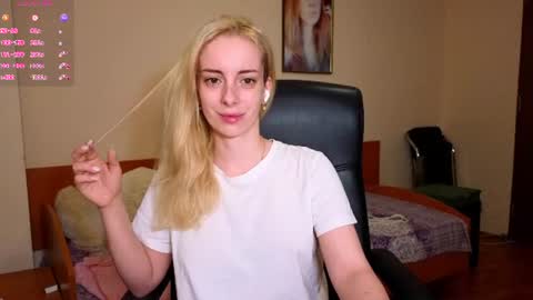 Snapshot of christihanson chatting on 15, 7, 2026 christihanson online show from 15, 7, 2026