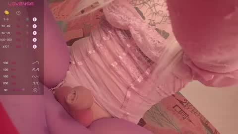 Snapshot of christinaloveu chatting on 18, 5, 2026 crisss online show from 18, 5, 2026
